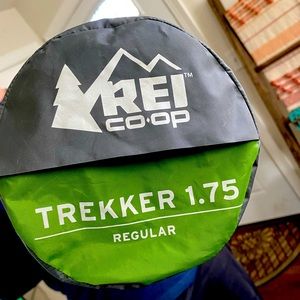 REI || self-inflated sleeping pad for camping